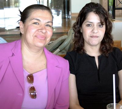 Silvia de Pérez y Diana de Bello.