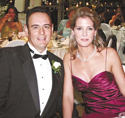 Eduardo Barrios y Pamela López de Barrios.