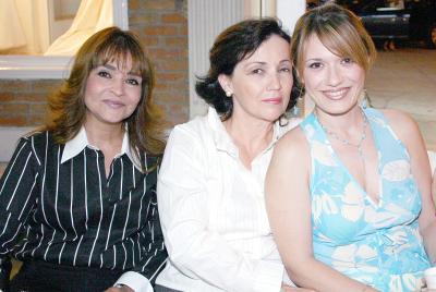 Mayela de Reyes, Laura Villarreal de Grageda y Laura Grageda.