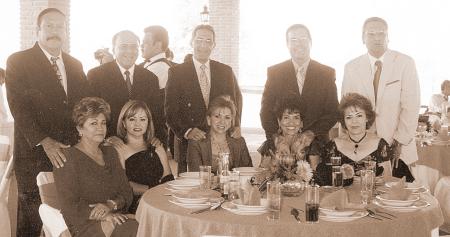 Alejandra y Graciela Orozco, René y Lupita Anaya, Samir y Olga Luna, Francisco y Edith Ollivier, Marco Antonio y Mica Arroyo, en pasado acontecimiento social.