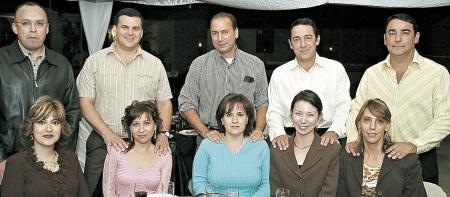 Fernando y Lucy Carrillo, Fernando y Ángela Menéndez, Lalo y Nina Sáenz, Rodolfo y Akemi Cepeda, Eduardo y Charito Cepeda.