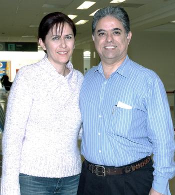 Guillermo Quintanar y Charo de Quintanar viajaron al DF.