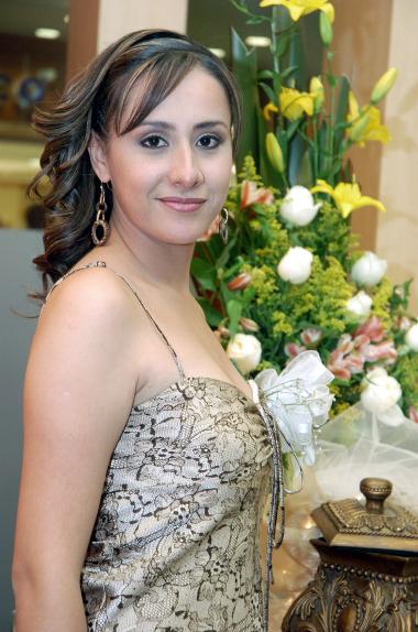 Dahlia Moado Campos en la despedida de soltera que le ofrecieron sus familiares por su próximo matrimonio con el Sr. José Antonio Benítez Castañeda.