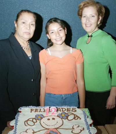 Melissa García Gutiérrez celebró su cumpleaños junto a sus abuela y su mamá