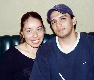 Brenda Guzmán Machado y Érick Rivadeneyra, en una reunión social.