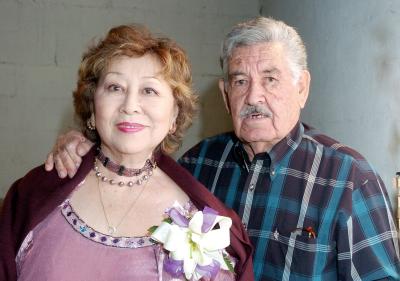 Román Cabrales Tamayo y Delia Hamabata de Cabrales celebraron sus Bodas de Oro.