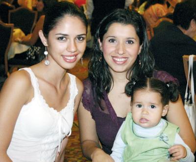 Amine Gómez Reynoso, Berenice de Orozco e Isabella Orozco.