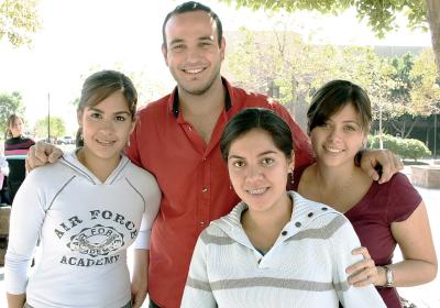 Hilda Rijasm Sandra, Juan Andrés y Carolina.