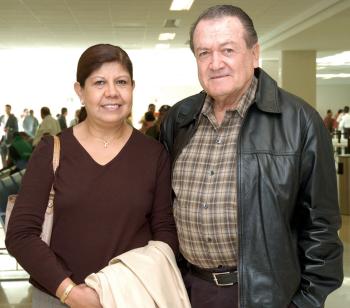 17  de noviembre 2005
Tomás Rodríguez y Lourdes Romo viajaron con destino a Las Vegas.