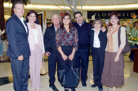 Leopoldo Sotoluján, Olivia Sotoluján, Alberto Martínez, Rosa María Tatay de Martínez, Javier del Río, Rocío de Del Río y Maria Luisa de Dabdoub.