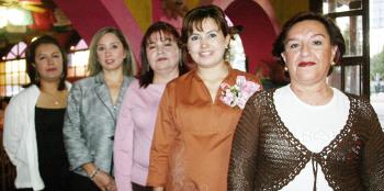 19 de noviembre 2005
 Karla Dávila de Anzures disfrutó de una reunión de canastilla que le prepararon Hortencia Rodríguez de Dávila, Norma Cuevas de Dávila y Lupita solís de Anzures, en honor de la bebé que espera.