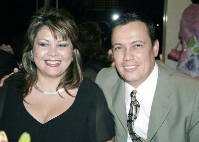 Gaby de Treviño y Salvador Treviño.