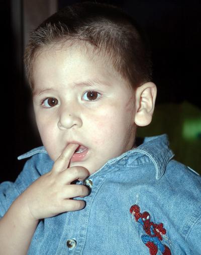 El pequeño César Quevedo de Lara, captado en su piñata.