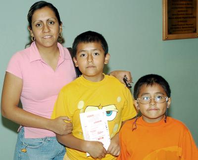 Marisol de Astorga, José Astorga y Ricardo Astorga.