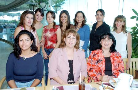 Edith Pérez Rodríguez celebró su cumpleaños con amena reunión, acompañada por sus amigas Ana Bertha Pérez, Alejandra Calderón, Cristina Pacheco, Katy Alcalá, Ana Tere Silva, Claudia Souza, Cristy Chaúl y Carlota.