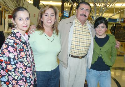 Charmine Villalobos, Ana María de la Mora, Hugo de la Mora, Ayissa de la Mora Garza.