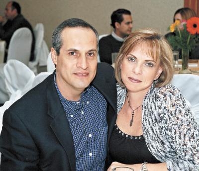 Octavio González y Marcela Humphrey.