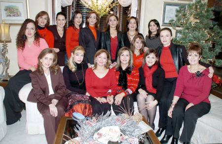 En la residencia de Elsa Díaz un grupo de amigas se reunió para festejar la Navidad.