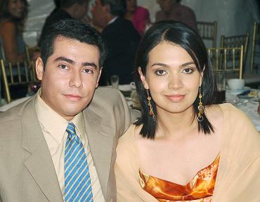 Luis Flores y Sandra Oropeza de Flores.