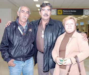 Juan Medina, Jorge Salmón y Sanjuana Díaz, viajaron a Tijuana.