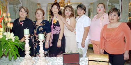 26 de noviembre 2005
Patricia Barajas González acompañada por un grupo de invitadas, a la despedida de soltera que le ofrecieron por su próxima boda con Adrián Medina Ogaz.