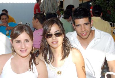 Pilar González, Priscila Zambrano y Alberto Galván.