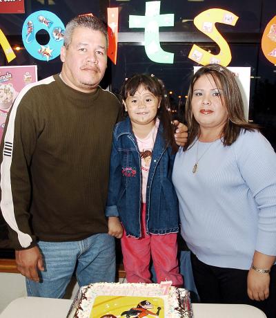 Patricia Monserrat Rosales Ramírez cumplió suete alis de vuda  y sus papás José Cruz y Patricia Jiménez le organizaron una divertida fiesta