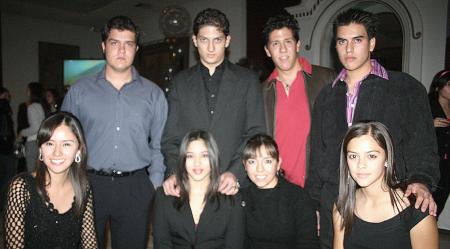 Marcela Marín, Gaby Velasco, Laura Alvarado, Andrea Espinoza, Juan José Ramírez, Mario González, Juan José Sánchez y Pepe Pérez