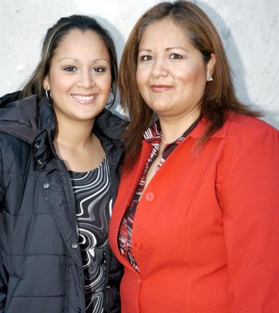 Luzma Valles Cepeda y María Luisa Cepeda en un agradable festejo.