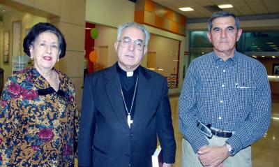 Ana María de Zarzar, Jospe Guadalupe Galván Galindo y Eduardo Murra.