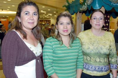 Estela de Tohme, Norma de Lara y Blanca de González.