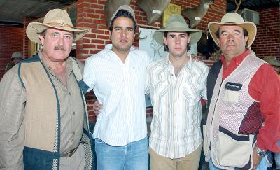 Víctor Setién Mijares, Juan Eduardo Villalobos, Víctor Setién Valenzuela y Eduardo Villalobos, en reciente acontecimiento.