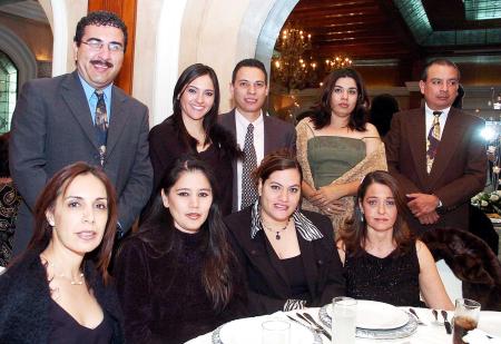 30 de noviembre 2005

Verónica Díaz, Cecilia López, Tanya Palacios, Bety López, Gerardo Yassín, Marcela Foglio, José Antonio Romero y José Luis Silva.