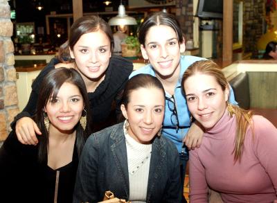 30  noviembre 2005
Sofía Villarreal, July Valenzuela, María Rosa Martínez, Alejandra Ávalos y Ana Cepeda..