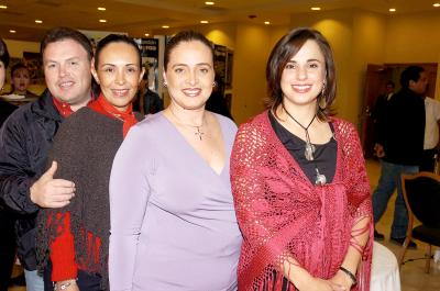 va_04122005_37 
Eduardo Rivas, Rosy Oviedo de Rivas, Mayté Aguirre de Anaya y Patricia Segura de Arenal.