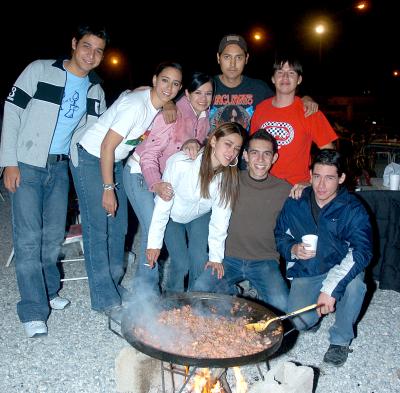 va_04122005_4 
Susy Aguilar, Jairo Rodríguez, María zarzar, Pamela Cháirez, Alejandro P., Neftaly Gómez, Juan Estrada e Isidro Villegas.