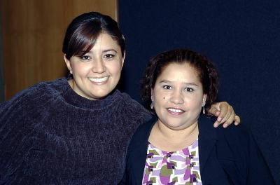 va_04122005_40 
Gabriela Carrillo y Azucena Padilla.