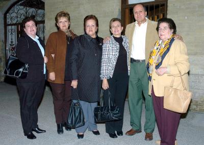 va_04122005_59 Miren Belausteguigoitia, María Isabel Salcido, Rosalinda López, Elizabeth Pérez, Juan José Cervantes y Asunción Belausteguigoitia.