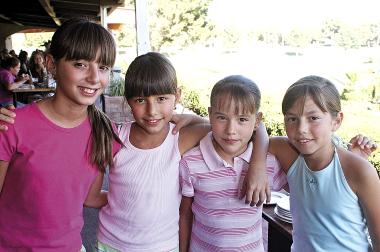 ni_04122005_20 
Ivanna, Camila, Luisa y Pamela.