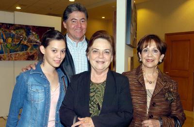 va_06122005_1 
Ana Silvia Hernández, Juan Pablo Hernández, Marilú de Arenal y Tere de Echeverría