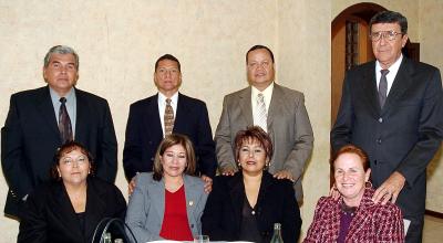 va_07122005_14 
Mary de Cabral, Gerardo Cabral, Marina Varela, Magda de Zapata, Gerardo Zapata, Elena de Beltrán y Jose María Beltrán.