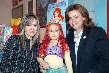 ni_06122005_1 Laura y Claudia Fernández Ayala le ofrecieron una bonita fiesta infantil a Ángela Estrella Fernández, con motivo de su cumpleaños.