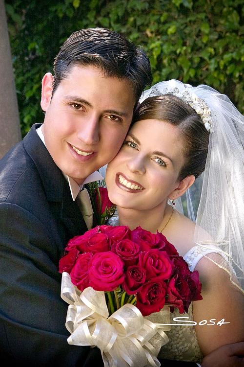 Dr. Yamil Darwich del Moral y la maestra Michelle Christine McKee contrajeron matrimonio en la parroquia de San pedro Apóstol el pasado 22 de octubre.