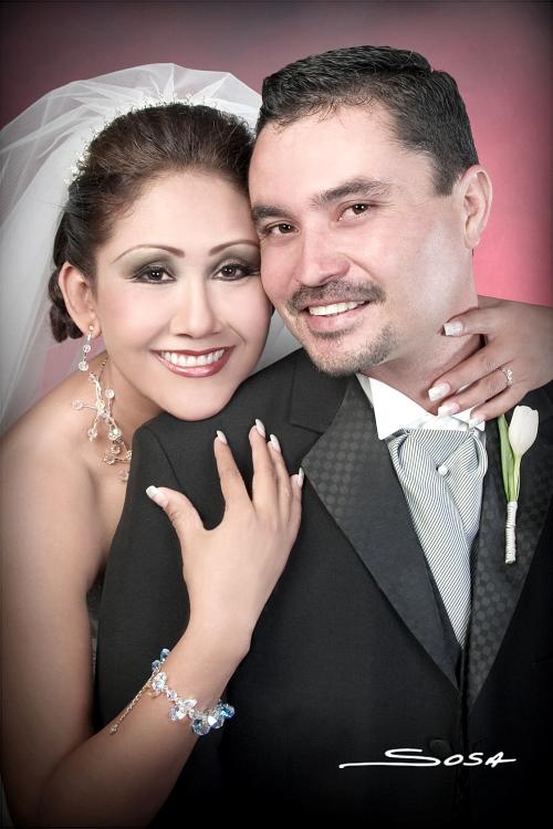 Ing. Juan Carlos Aguilar Altamirano y Lic. Juana María Reyes Morales contrajeron matrimonio el pasado cinco de noviembre en el Santuario del Cristo de las Noas..