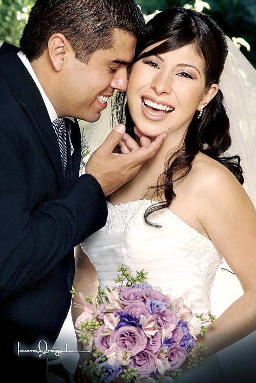 Lic. Emmanuel Rodríguez Abdo y Lic. Claudia Leonor Lozano Medrano contrajeron matrimonio religioso en la parroquia de San Pedro Apóstol el cinco de noviembre de 2005.