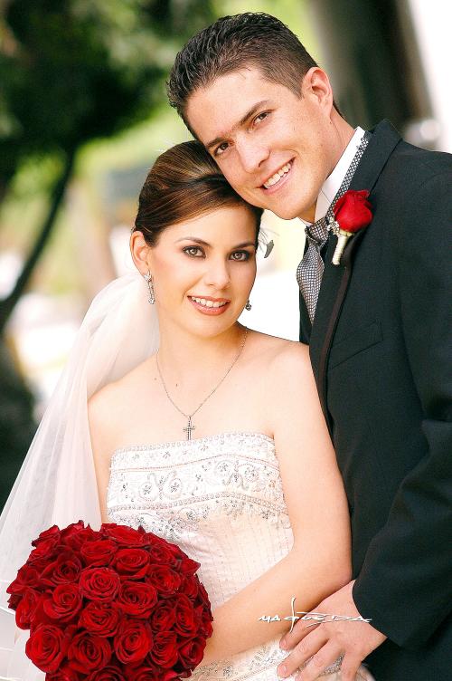 Sr. Federico Elizondo Santoscoy y Srita. Chiristián Baeza Jalife recibieron la vendición nupcial en la iglesia de la Inmaculada Concepción el 15 de octubre de 2005.JPG