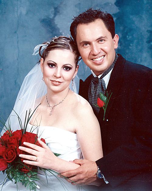 Sr. Jesús Armando Tovar Rendón y Srita. Gloria Menéndez Ramírez contrajeron matrimonio religioso en la capilla de Casa de Cristiandad, el jueves ocho de septiembre de 2005.