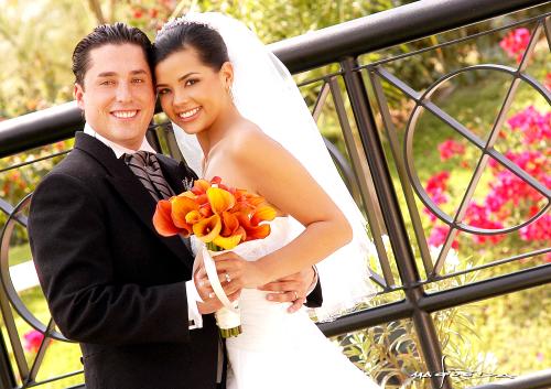 Sr. José Antonio Fernández Motta y Srita. Karla Leticia Ríos Serna, el día de su boda celebrada en la parroquia de San Pedro Apóstol, el pasado ocho de octubre..