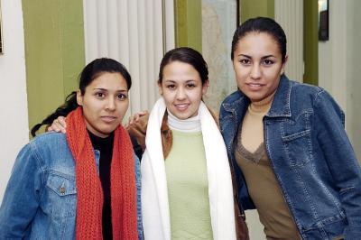 va_09122005_0 
Claudia Pérez, Susana Gil y Cindy  Gómez