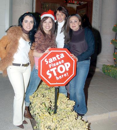 va_09122005_6 
Mónica Silveyra, Cecilia Luna, Gaby Belmont y Alejandra Habib